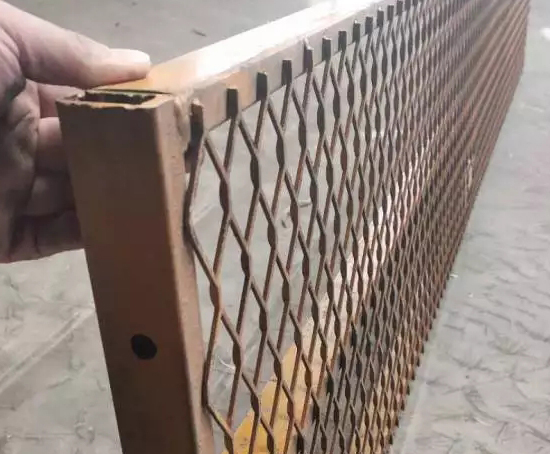 【喷塑钢板网厂家】购买碳钢板网时需要注意哪些细节?